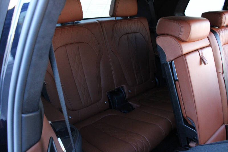 2023 BMW X7 M60i