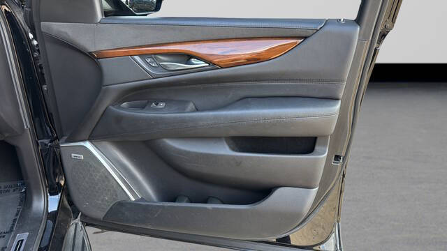 2018 Cadillac Escalade Standard