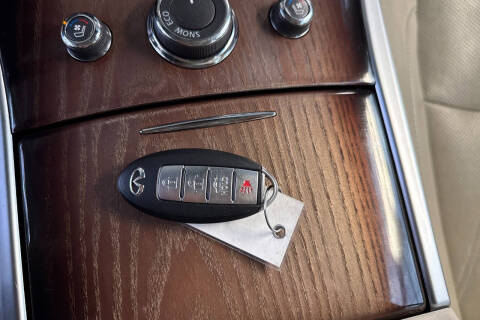 2015 Infiniti Q70 3.7