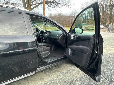 2016 Nissan Pathfinder SV