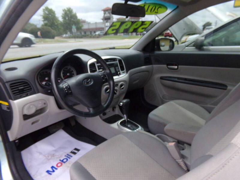 2011 Hyundai Accent SE