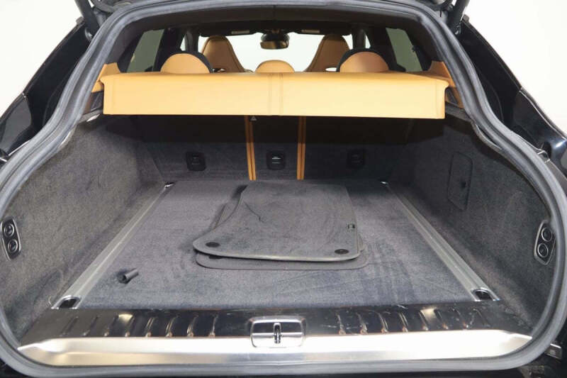 2023 Aston Martin DBX 707