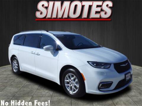2022 Chrysler Pacifica for sale at SIMOTES MOTORS in Minooka IL