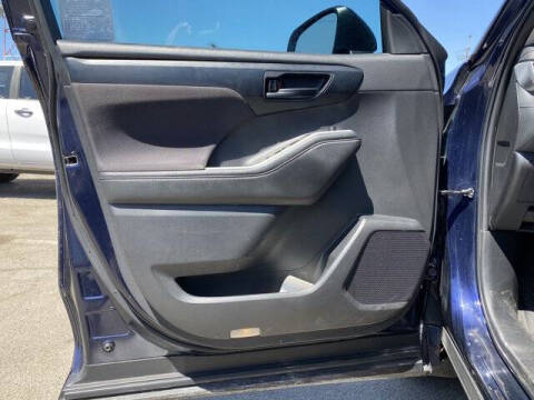 2022 Toyota Highlander LE