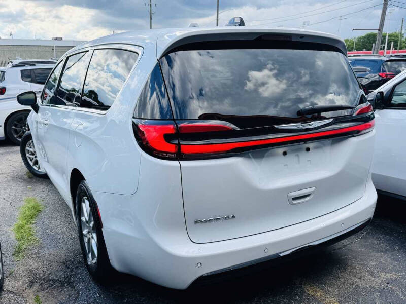 2023 Chrysler Pacifica Touring L