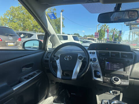 2013 Toyota Prius v Five