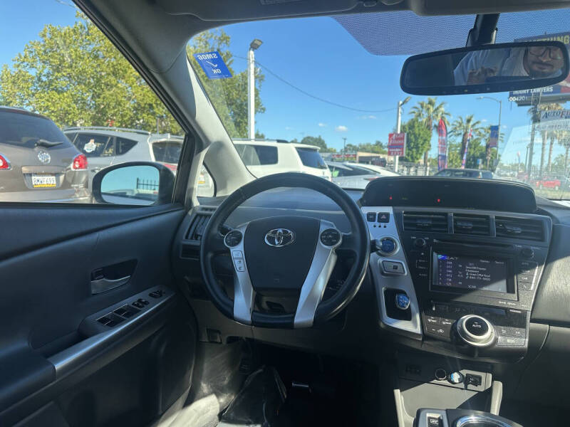 2013 Toyota Prius v Five