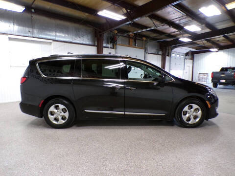 2017 Chrysler Pacifica Touring-L Plus