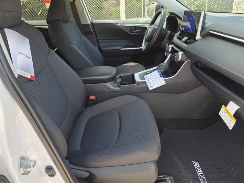 2025 Toyota RAV4 Hybrid LE