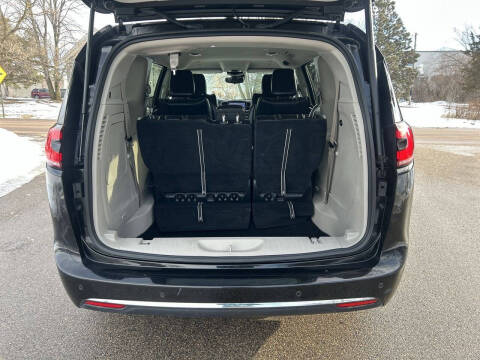 2024 Chrysler Pacifica Plug-In Hybrid Select