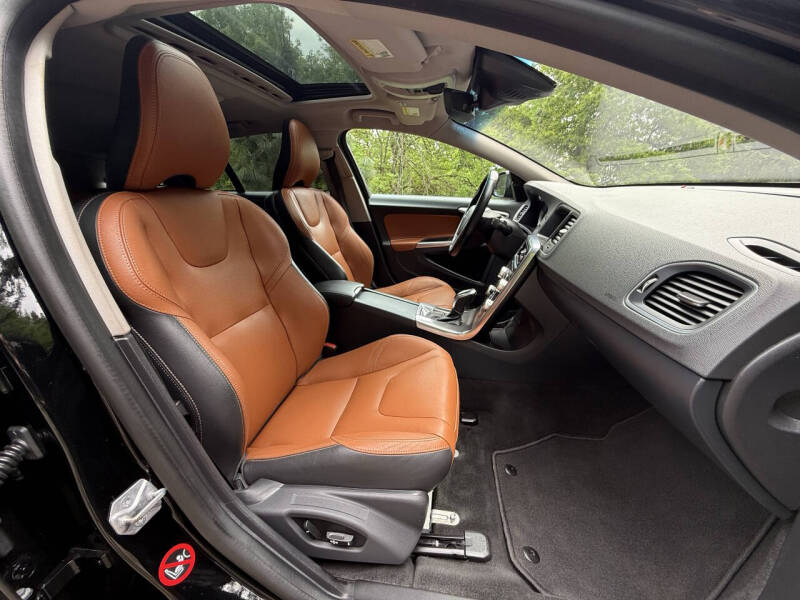 2015 Volvo V60 Cross Country T5