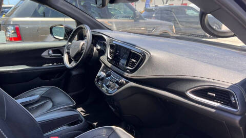 2019 Chrysler Pacifica Limited 35th Anniversary