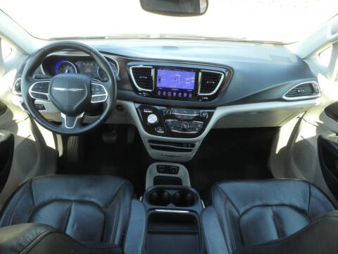 2017 Chrysler Pacifica Touring-L