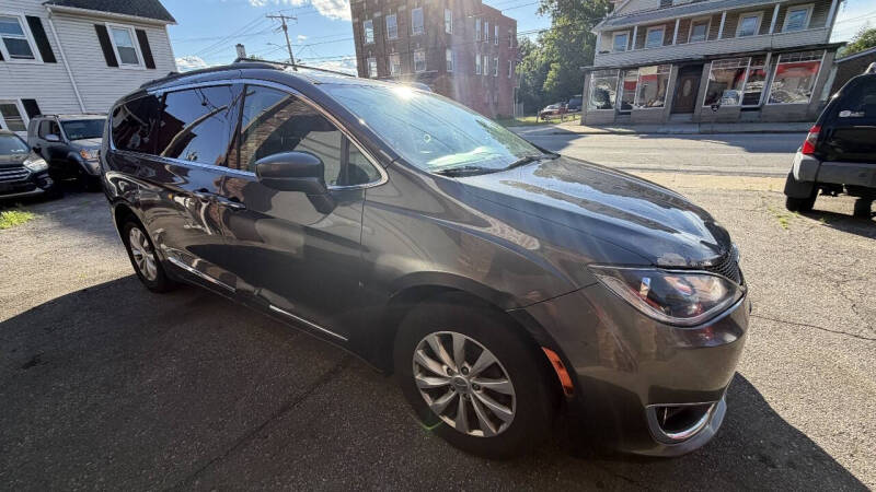 2017 Chrysler Pacifica Touring-L