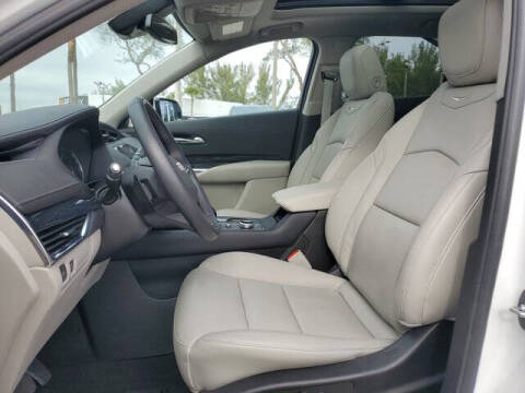 2023 Cadillac XT4 Premium Luxury