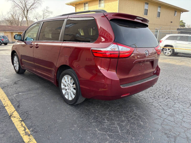 Image 5 of 2015 Toyota Sienna LE 7-Passenger