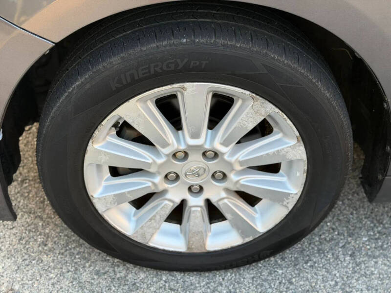 2012 Toyota Sienna LE 7-Passenger