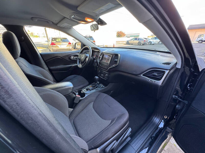 2019 Jeep Cherokee Latitude