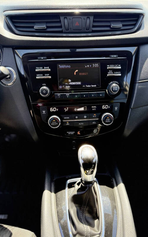 2017 Nissan Rogue SV