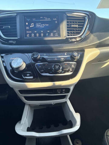 2020 Chrysler Voyager LXi