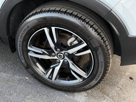 2025 Volvo XC40 B5 Core Bright Theme