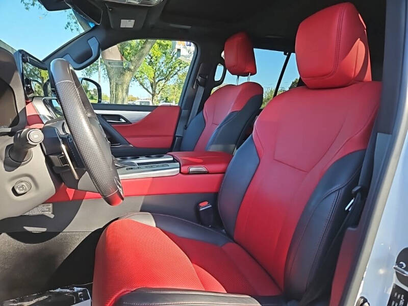 2022 Lexus LX 600 F SPORT Handling