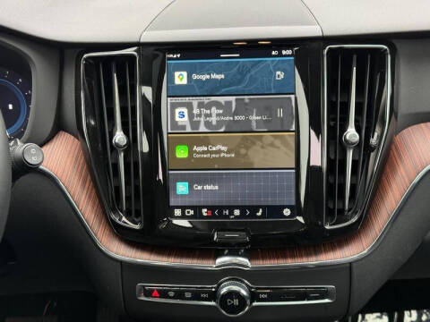 2024 Volvo XC60 B5 Plus Dark Theme