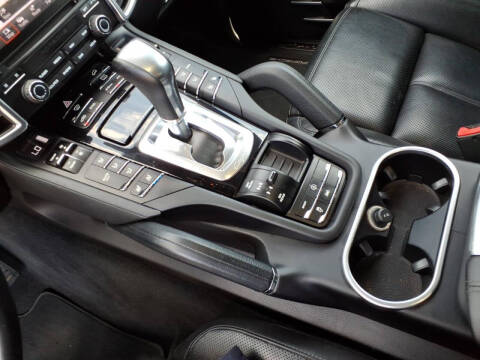 2017 Porsche Cayenne Platinum Edition