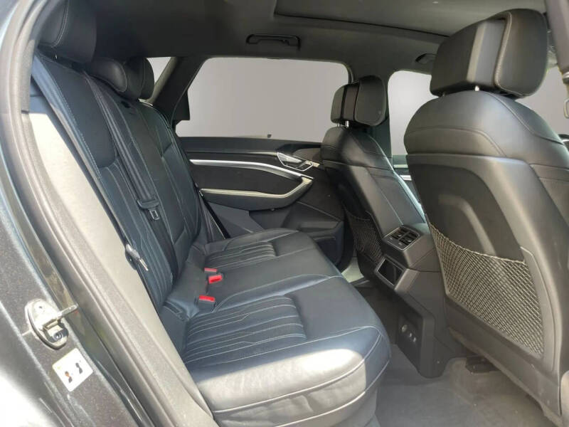 2019 Audi e-tron quattro Prestige