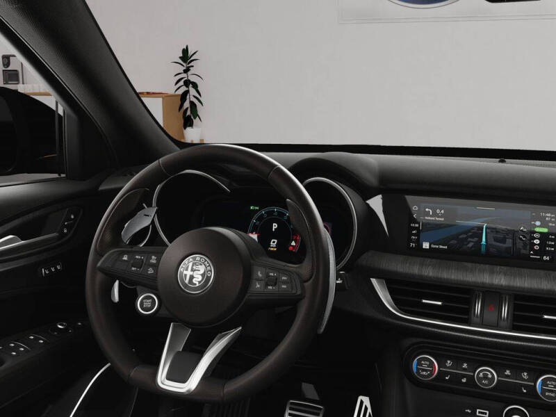 2025 Alfa Romeo Stelvio Intensa