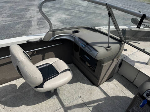 2012 Crestliner Super Hawk 1900