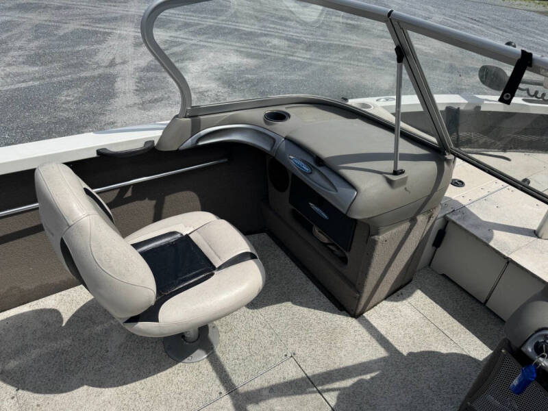 2012 Crestliner Super Hawk 1900