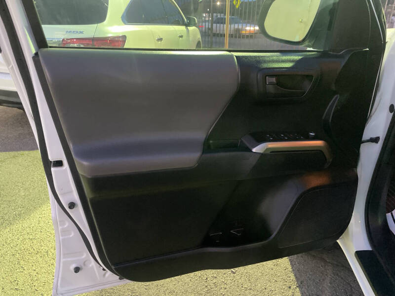 2017 Toyota Tacoma SR5 V6