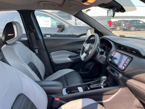 2023 Nissan Kicks SR