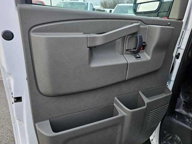 2025 Chevrolet Express 3500