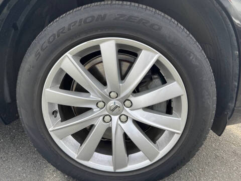 2016 Volvo XC90 T6 Momentum