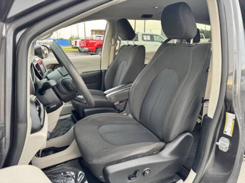 2020 Chrysler Voyager LX