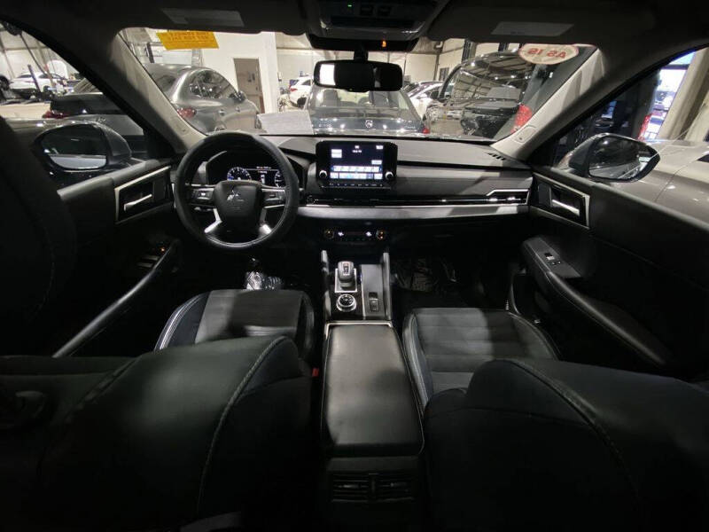 2022 Mitsubishi Outlander SE