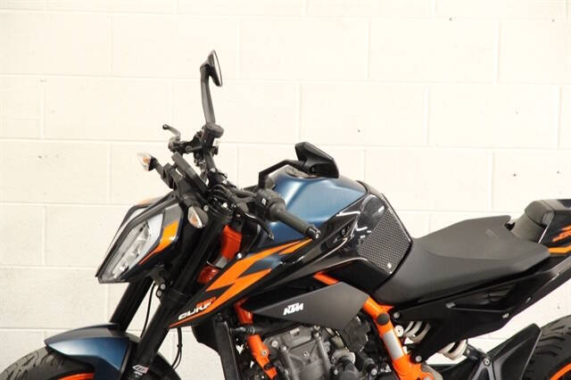 2022 KTM 890 Duke R