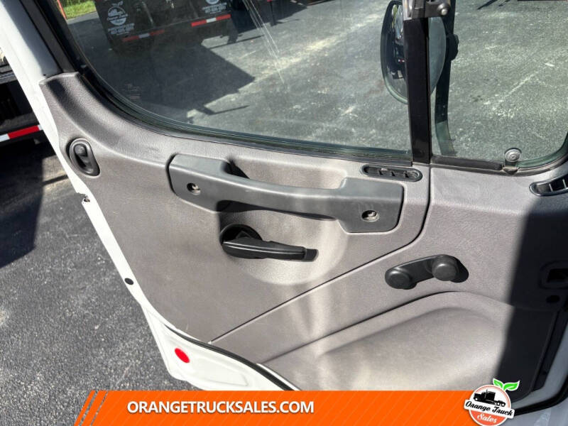 2018 Freightliner M2 106