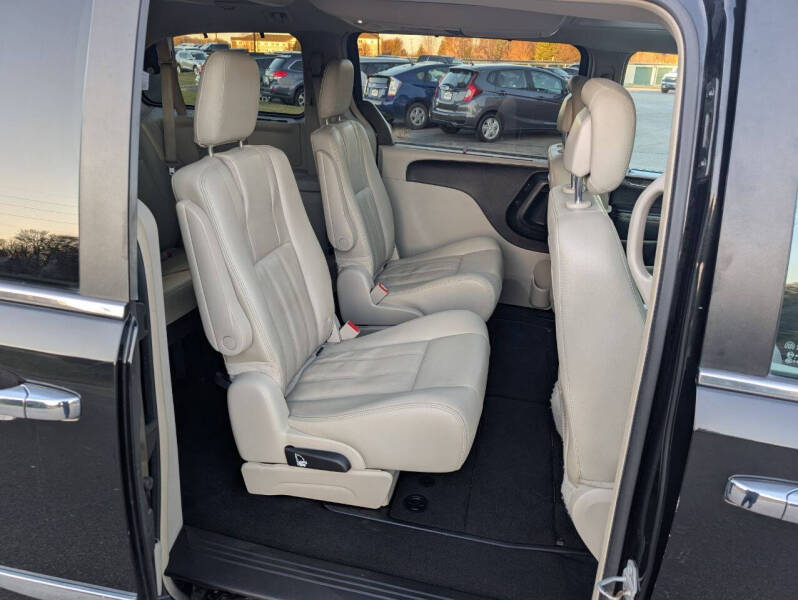 2016 Chrysler Town and Country Touring-L Anniversary Edition