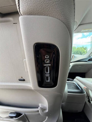 2017 Chrysler Pacifica Touring-L Plus