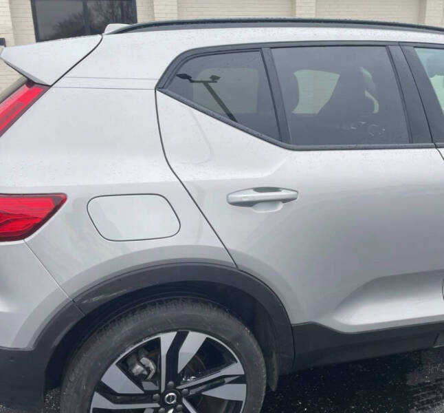 2025 Volvo XC40 B5 Plus Dark Theme