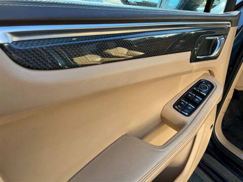 2016 Porsche Macan Turbo