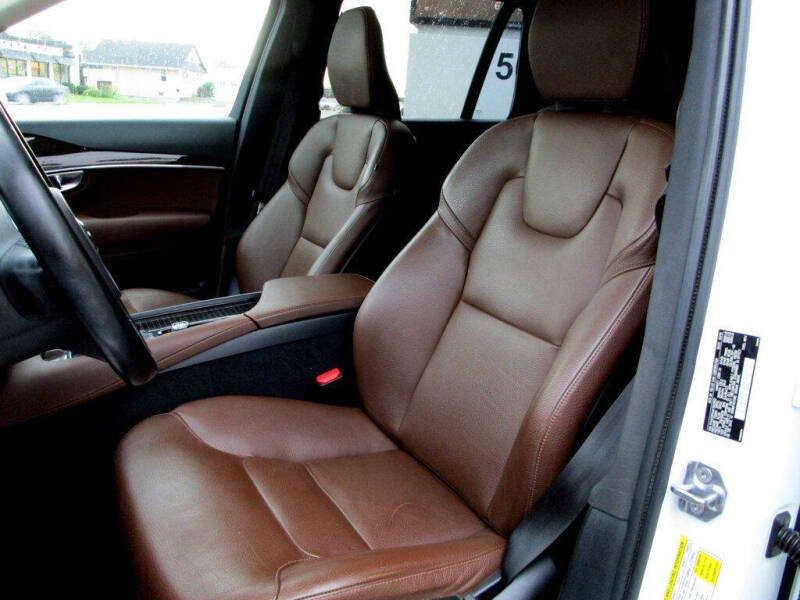 2019 Volvo XC90 T6 Momentum