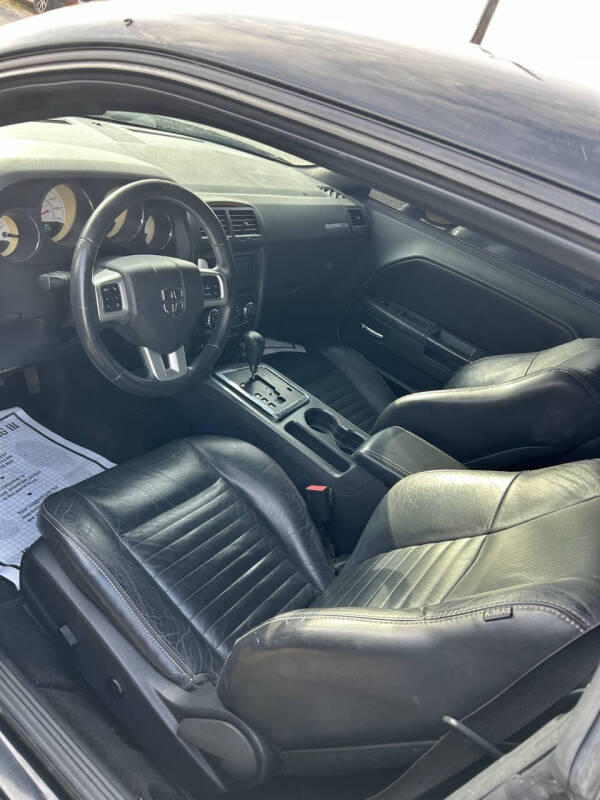 2013 Dodge Challenger SXT Plus