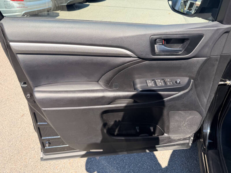 2019 Toyota Highlander SE