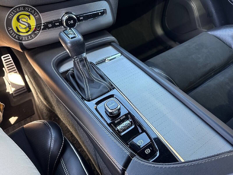 2017 Volvo XC90 T6 R-Design