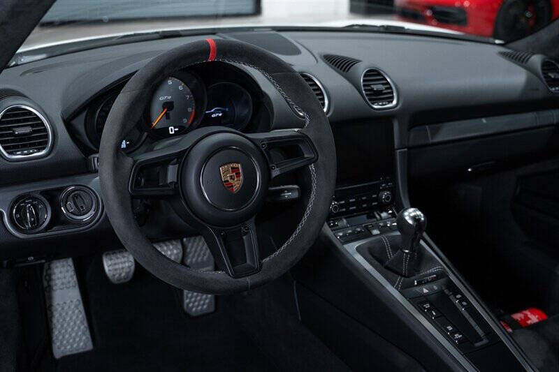 2021 Porsche 718 Cayman GT4