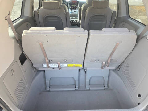 2007 Hyundai Entourage GLS